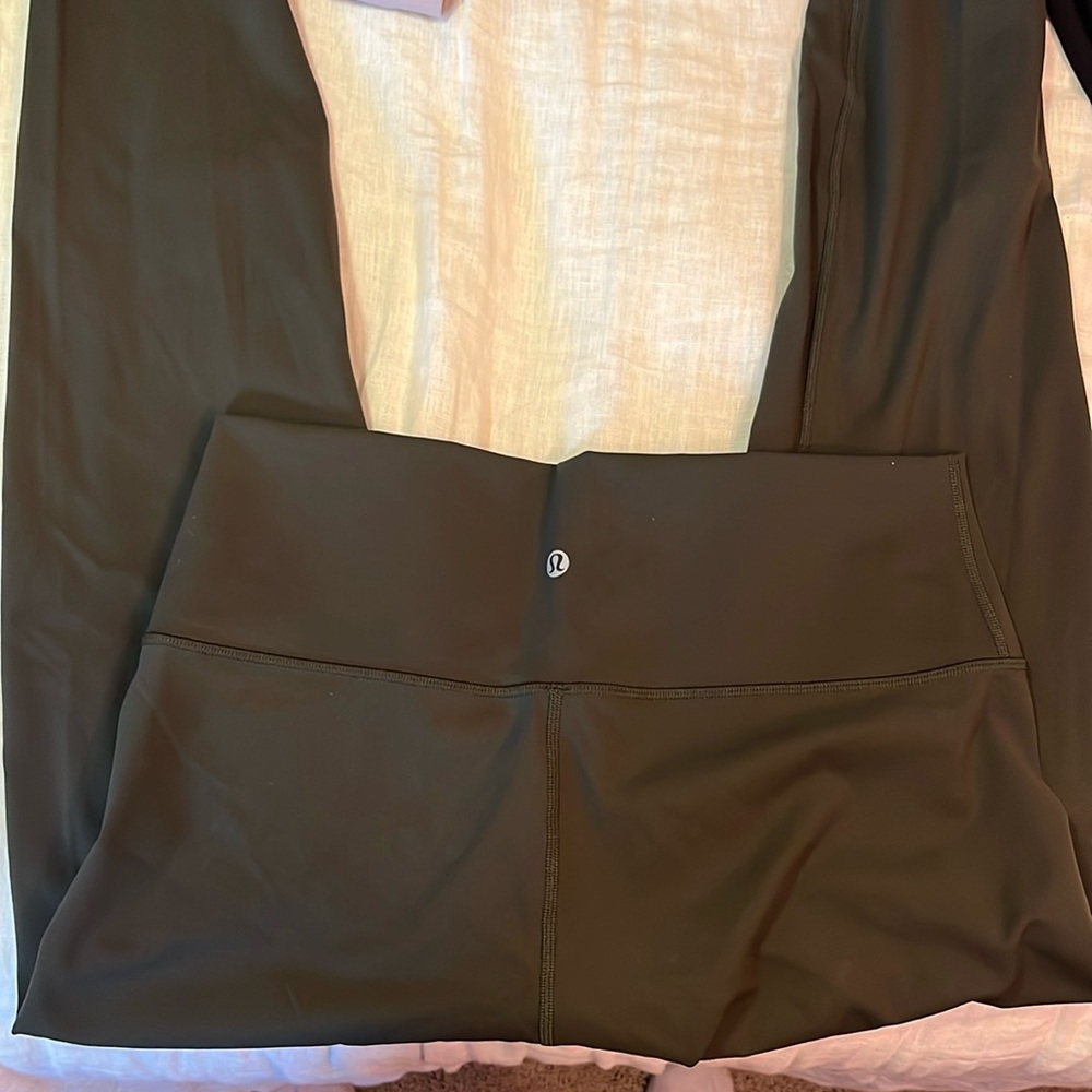 Lululemon Wunder Under 28” Leggings - Size 12 - Like new